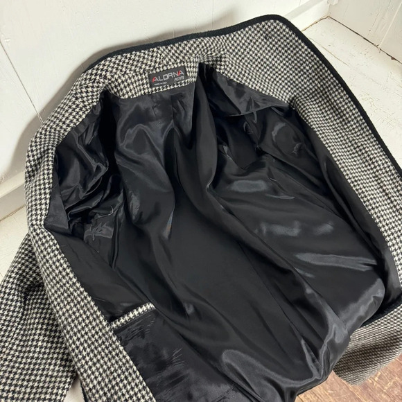 vintage: 60s 70s Houndstooth Black & White Wool Coat w Black Trimmed Edge - Picture 12 of 13